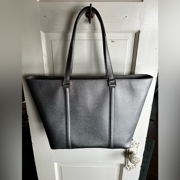Kate Spade- Newbury
Lane Dally Extra Large Leather Tote (Pewter) - Picture 4 of 14